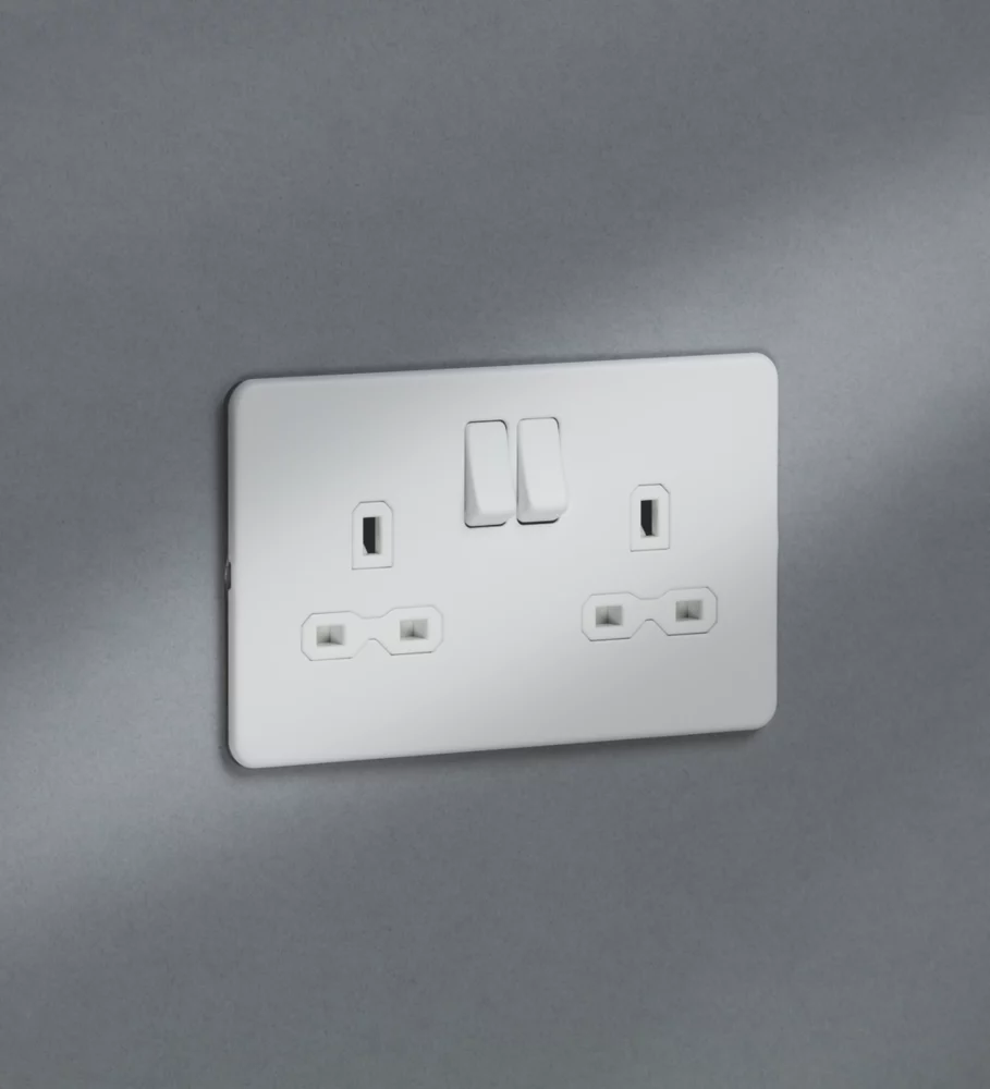 Knightsbridge SFR9000MW 13A 2-Gang DP Switched Double Socket Matt White With White Inserts 6 Knightsbridge SFR9000MW 13A 2-Gang DP Switched Double Socket Matt White With White Inserts - Image 4