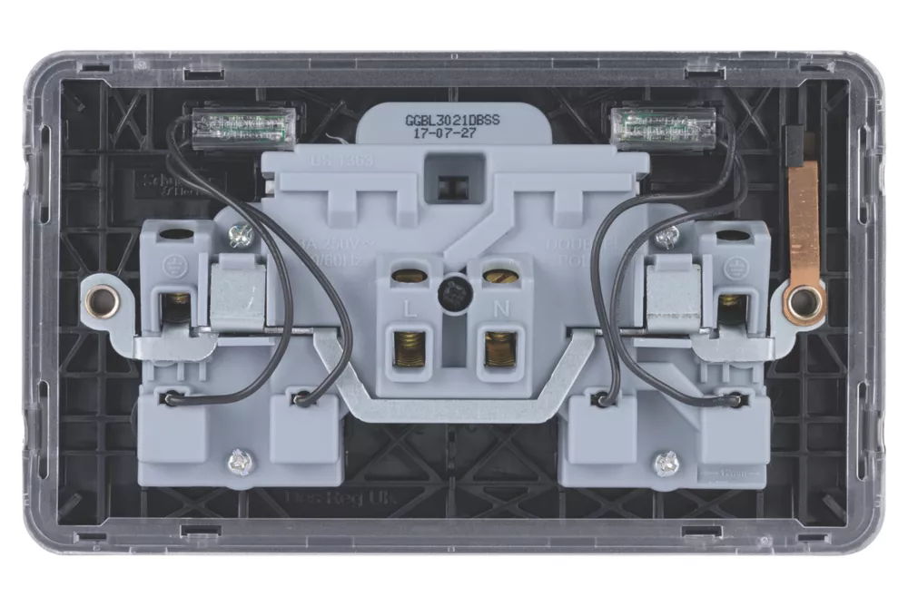 Schneider Electric Lisse Deco 13A 2-Gang DP Switched Plug Socket Brushed Stainless Steel With Black Inserts 6 Schneider Electric Lisse Deco 13A 2-Gang DP Switched Plug Socket Brushed Stainless Steel With Black Inserts - Image 4