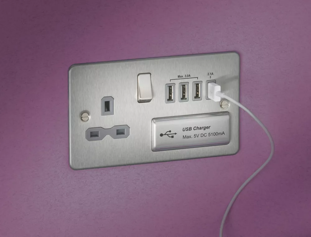 Knightsbridge FPR7USB4BCG 13A 1-Gang SP Switched Socket + 5.1A 4-Outlet Type A USB Charger Brushed Chrome With Colour-Matched Inserts 5 Knightsbridge FPR7USB4BCG 13A 1-Gang SP Switched Socket + 5.1A 4-Outlet Type A USB Charger Brushed Chrome With Colour-Matched Inserts - Image 3