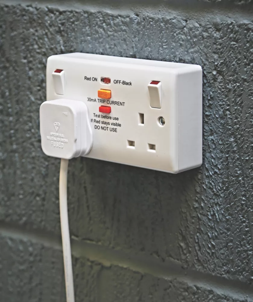 British General 900 Series 13A 2-Gang SP Switched Passive RCD Socket White 6 British General 900 Series 13A 2-Gang SP Switched Passive RCD Socket White - Image 4