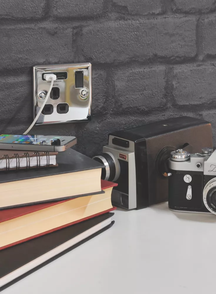 LAP 13A 1-Gang SP Switched Socket + 2.1A 2-Outlet Type A USB Charger Polished Chrome With Black Inserts 4 LAP 13A 1-Gang SP Switched Socket + 2.1A 2-Outlet Type A USB Charger Polished Chrome With Black Inserts - Image 2