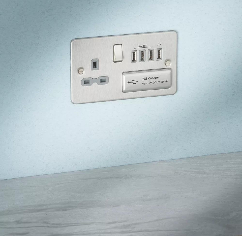 Knightsbridge SFR7USB4BCG 13A 1-Gang SP Switched Socket + 5.1A 4-Outlet Type A USB Charger Brushed Chrome With Colour-Matched Inserts 4 Knightsbridge SFR7USB4BCG 13A 1-Gang SP Switched Socket + 5.1A 4-Outlet Type A USB Charger Brushed Chrome With Colour-Matched Inserts - Image 2