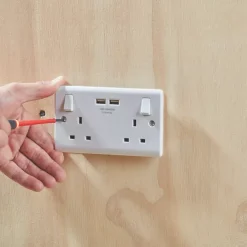 LAP 13A 2-Gang SP Switched Socket + 3.1A 2-Outlet Type A USB Charger White -British General Shop 4087P A6