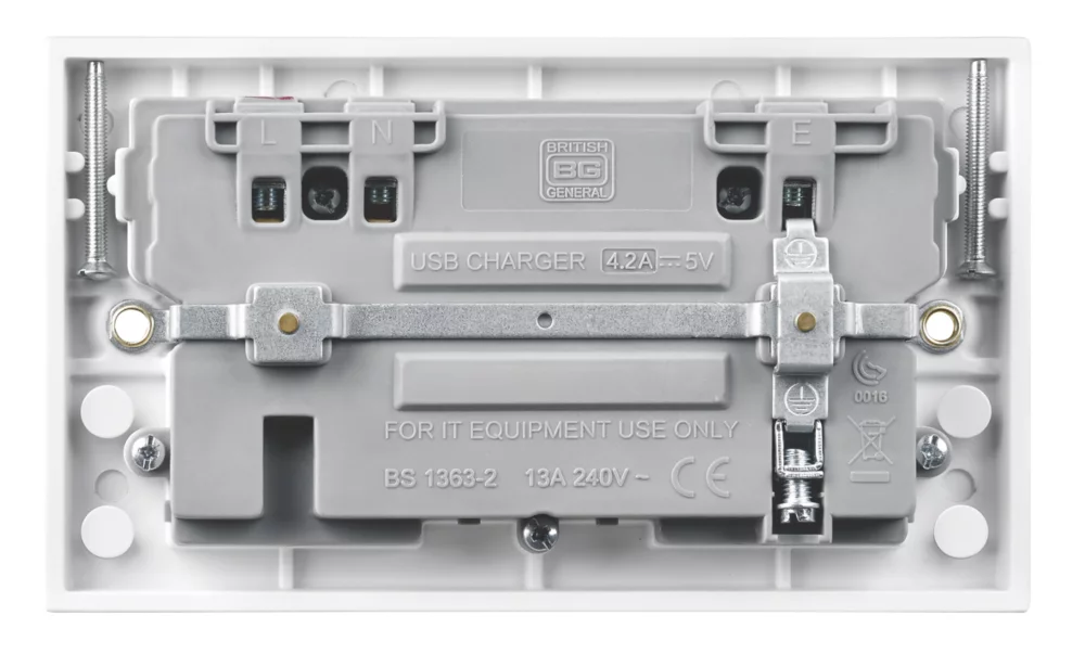 British General 800 Series 13A 2-Gang SP Switched Socket + 4.2A 2-Outlet Type A & C USB Charger White 5 British General 800 Series 13A 2-Gang SP Switched Socket + 4.2A 2-Outlet Type A & C USB Charger White - Image 3