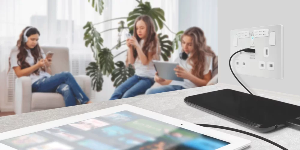 British General Evolve 13A 2-Gang SP Switched Double Socket With WiFi Extender + 2.1A 1-Outlet Type A USB Charger White With White Inserts 9 British General Evolve 13A 2-Gang SP Switched Double Socket With WiFi Extender + 2.1A 1-Outlet Type A USB Charger White With White Inserts - Image 7