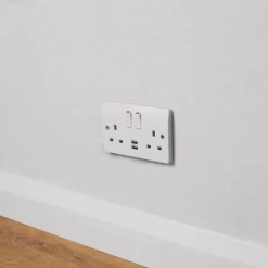 MK Logic Plus 13A 2-Gang DP Switched Socket + 2A 2-Outlet Type A USB Charger White -British General Shop 5541X A5