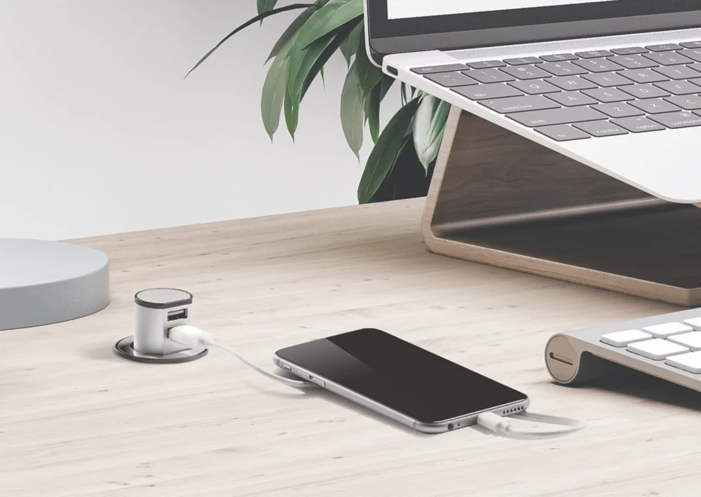 Knightsbridge SK0010 2.4A 2-Outlet Type A Pop-Up USB Charger Brushed Chrome 6 Knightsbridge SK0010 2.4A 2-Outlet Type A Pop-Up USB Charger Brushed Chrome - Image 4