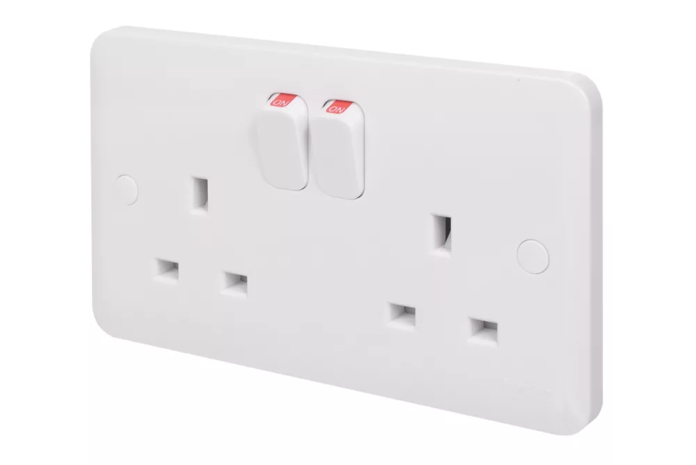 Schneider Electric Lisse 13A 2-Gang SP Switched Plug Socket White 3 Schneider Electric Lisse 13A 2-Gang SP Switched Plug Socket White