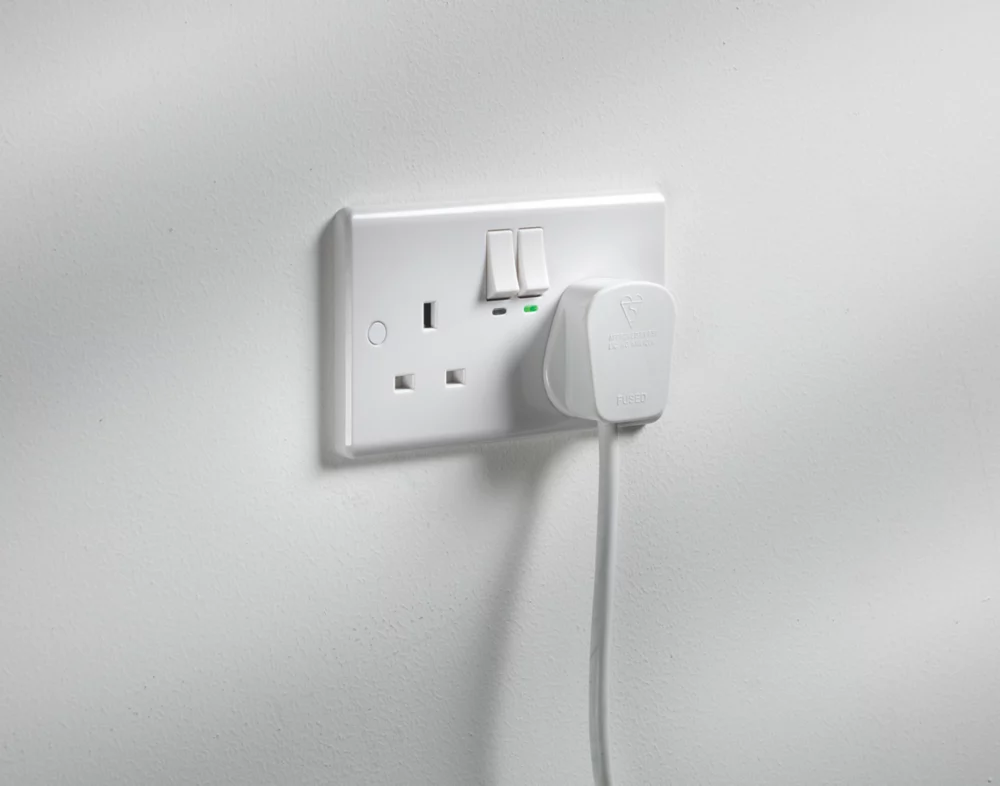 Knightsbridge CU9KW 13A 2-Gang SP Switched Smart Socket White 4 Knightsbridge CU9KW 13A 2-Gang SP Switched Smart Socket White - Image 2