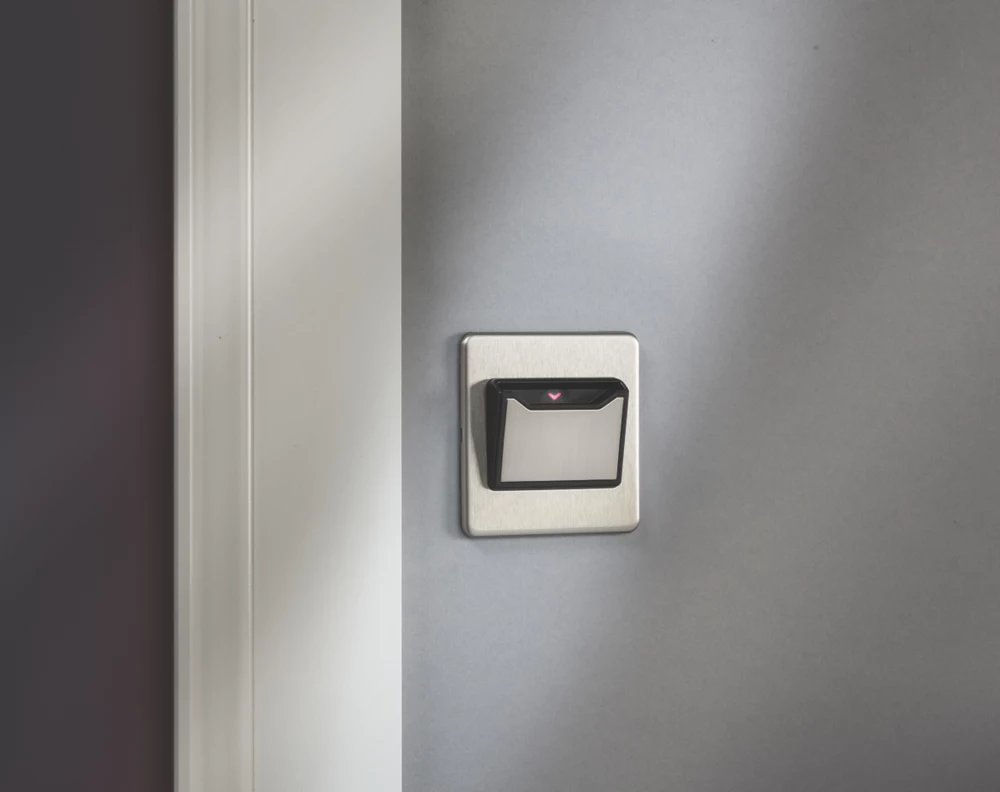 Knightsbridge SFCARDBC 32A Key Card Switch Brushed Chrome 6 Knightsbridge SFCARDBC 32A Key Card Switch Brushed Chrome - Image 4