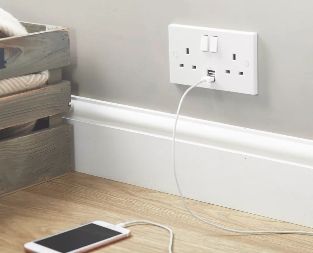 Essentials 13A 2-Gang DP Switched Socket + 2.1A 2-Outlet Type A USB Charger White 4 Essentials 13A 2-Gang DP Switched Socket + 2.1A 2-Outlet Type A USB Charger White - Image 2