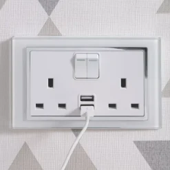 Retrotouch 13A 2-Gang DP Switched Socket + 2.1A 2-Outlet Type A USB Charger White Glass -British General Shop 9819T A4