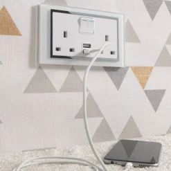 Retrotouch 13A 2-Gang DP Switched Socket + 2.1A 2-Outlet Type A USB Charger White Glass -British General Shop 9819T A5