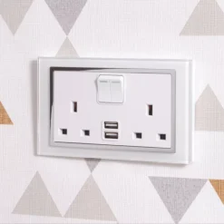 Retrotouch 13A 2-Gang DP Switched Socket + 2.1A 2-Outlet Type A USB Charger White Glass -British General Shop 9819T A7